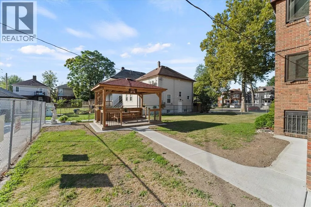 1160 HOWARD Unit# 102