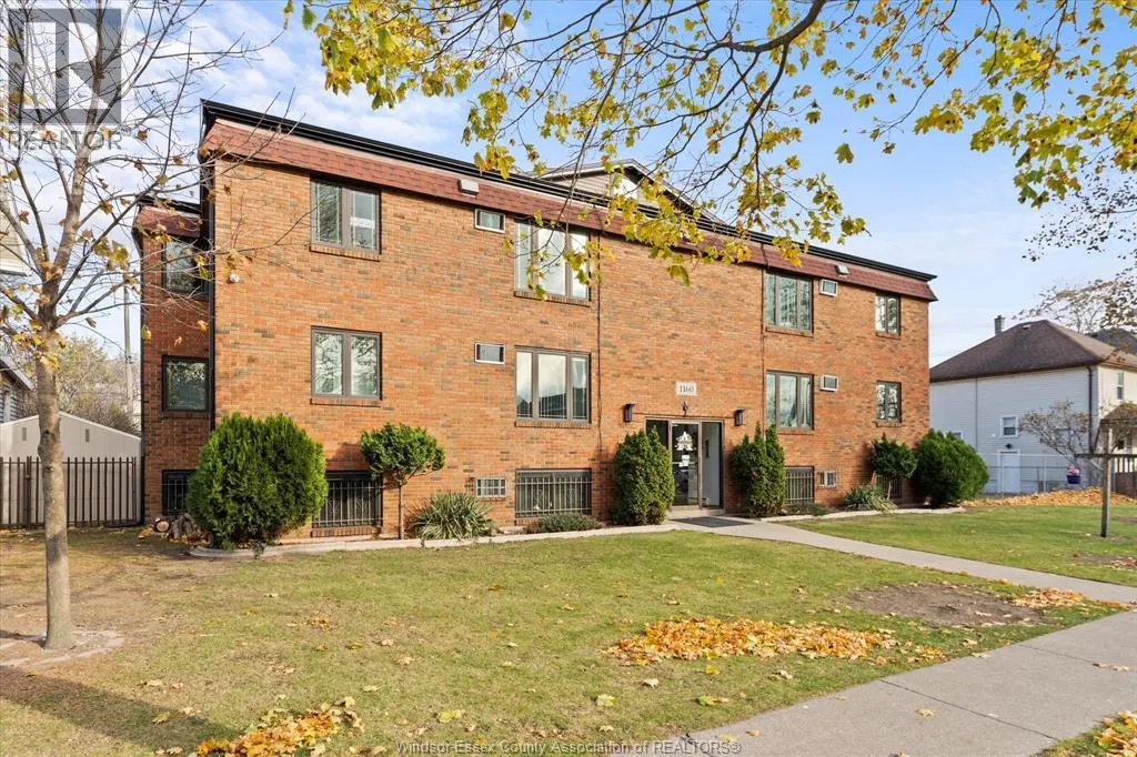 1160 HOWARD Unit# 102