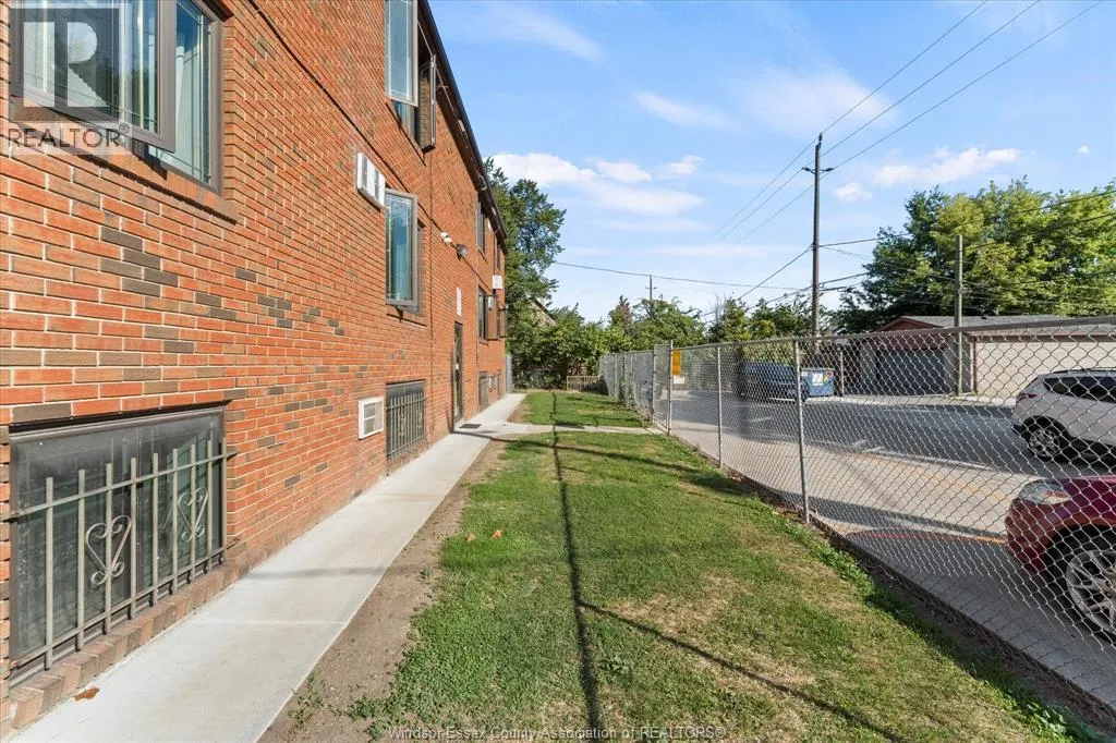1160 HOWARD Unit# 102