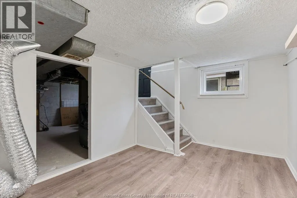 785 Moy AVENUE