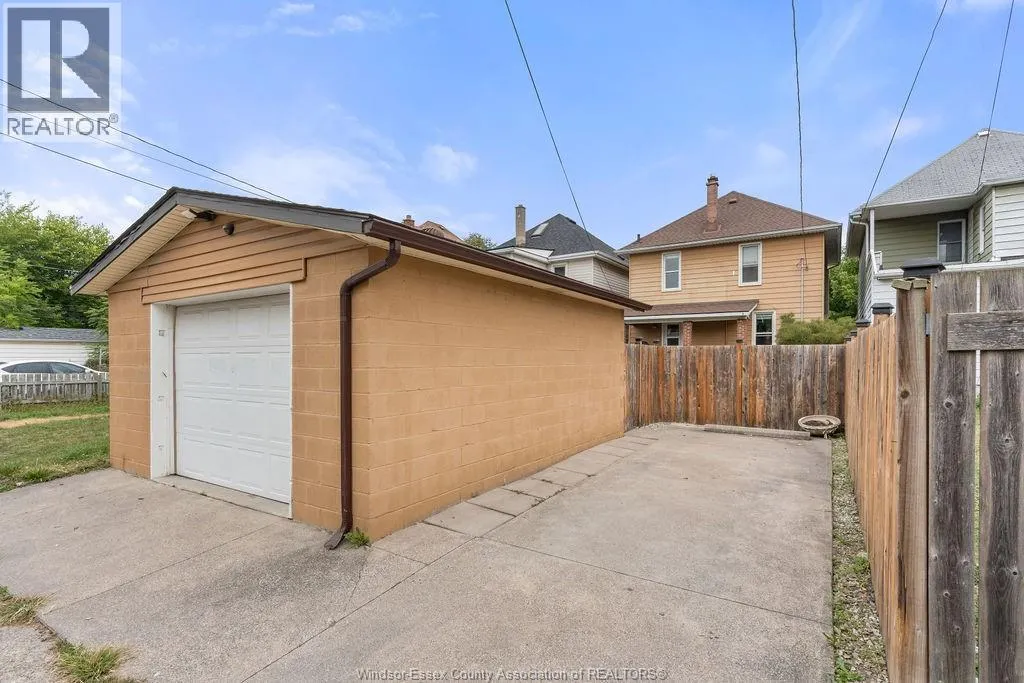 785 Moy AVENUE