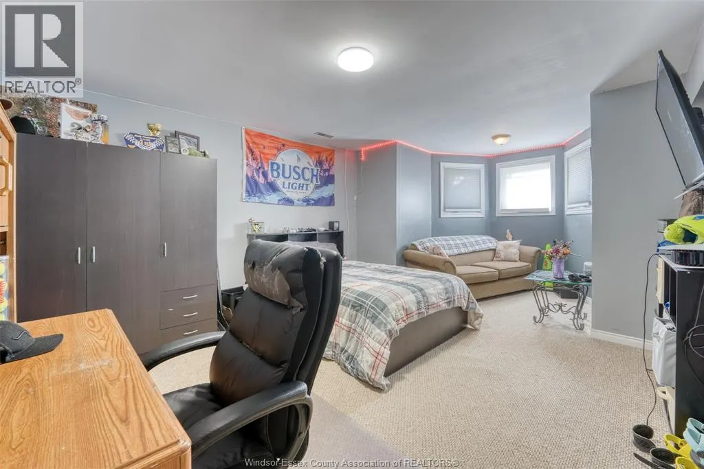 163 KLUNDERT CRESCENT