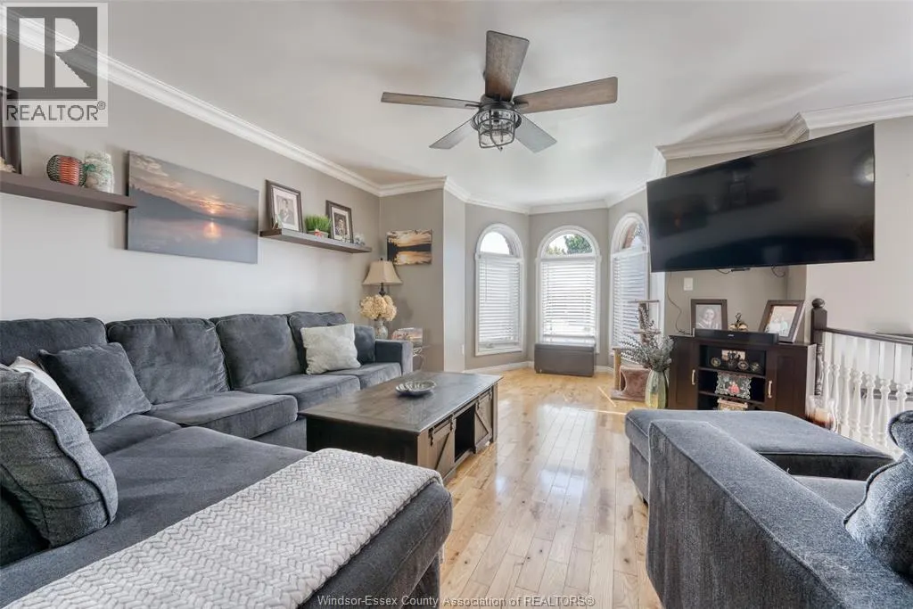163 KLUNDERT CRESCENT