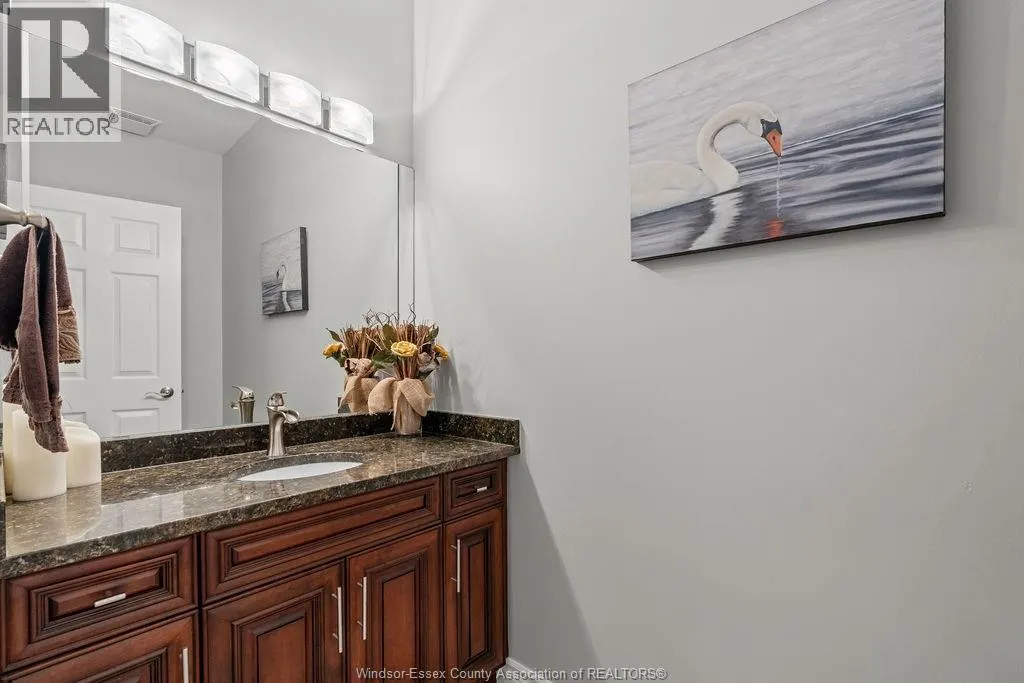 12 LAKESIDE CR