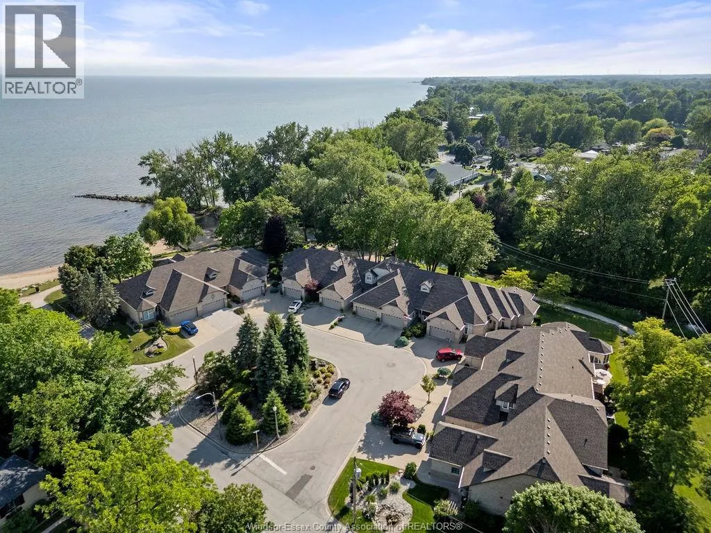 12 LAKESIDE CR