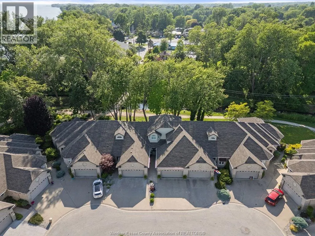 12 LAKESIDE CR