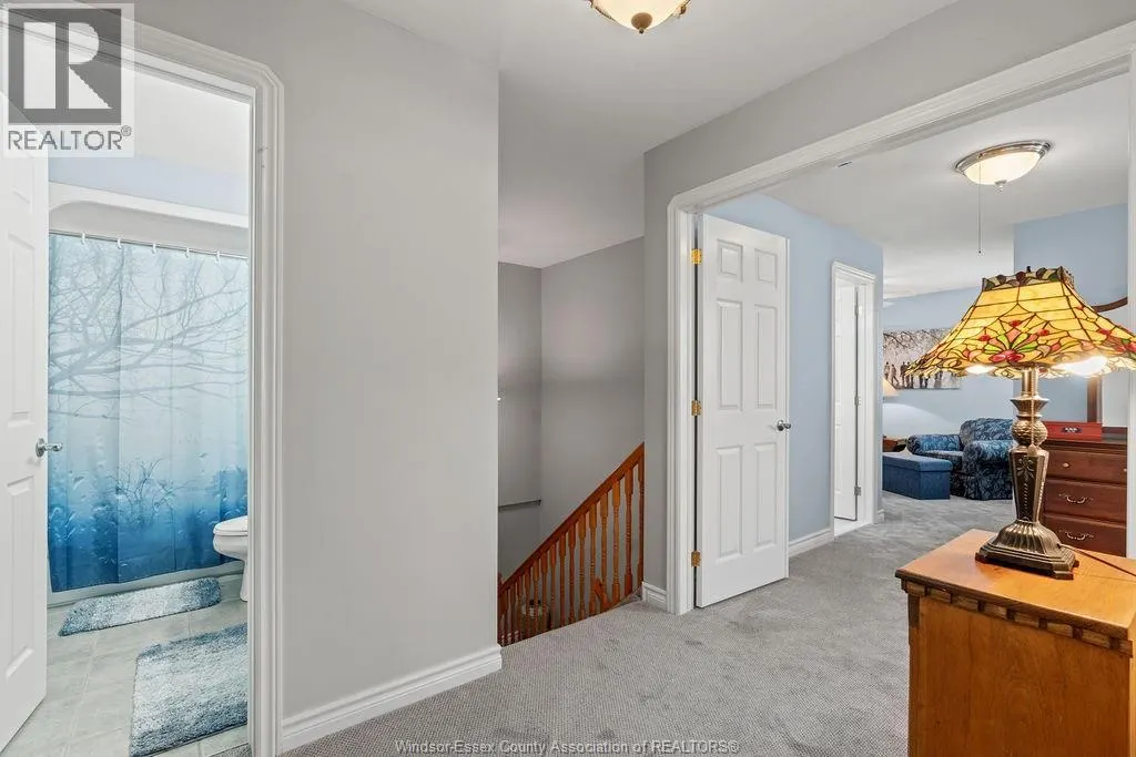 12 LAKESIDE CR