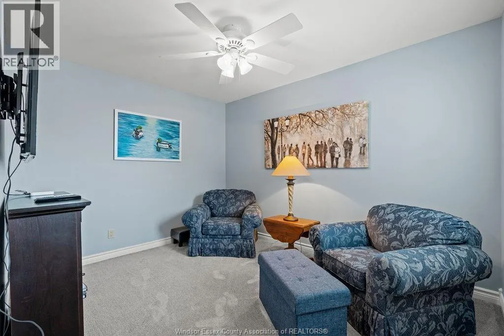 12 LAKESIDE CR
