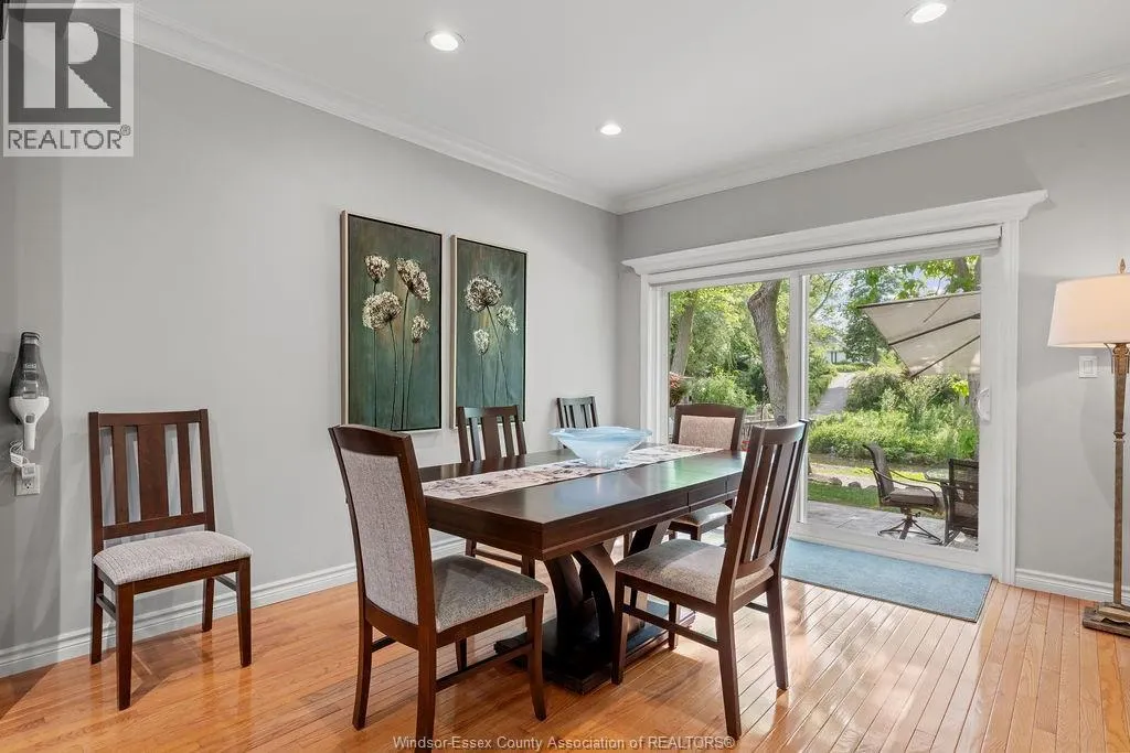 12 LAKESIDE CR