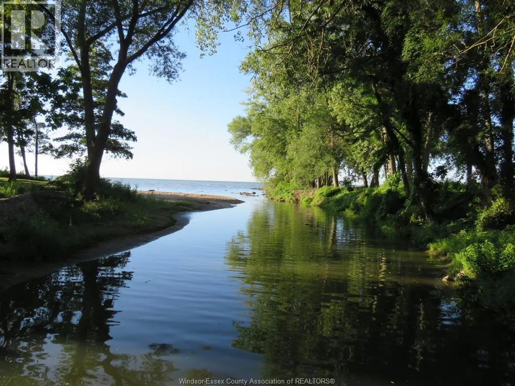 12 LAKESIDE CR