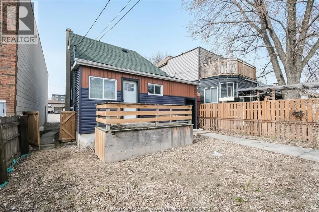 588 Caron AVENUE
