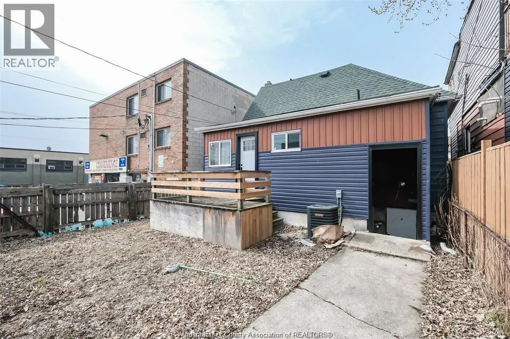 588 Caron AVENUE