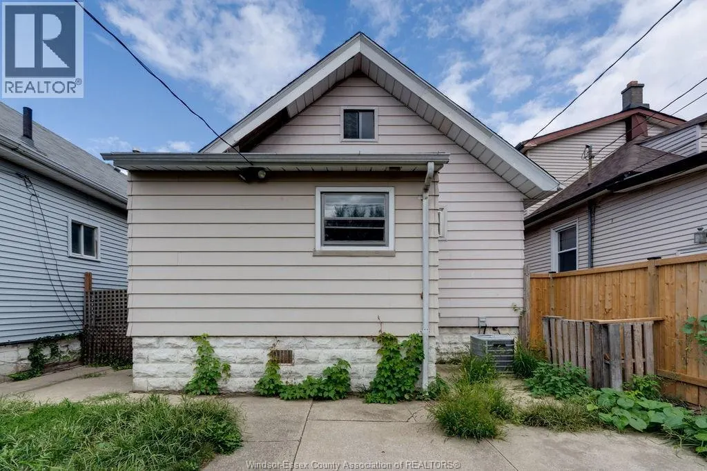 915 ELSMERE