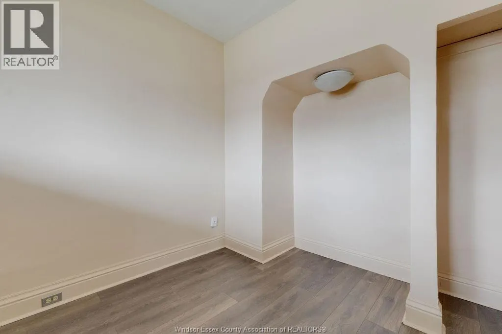 915 ELSMERE