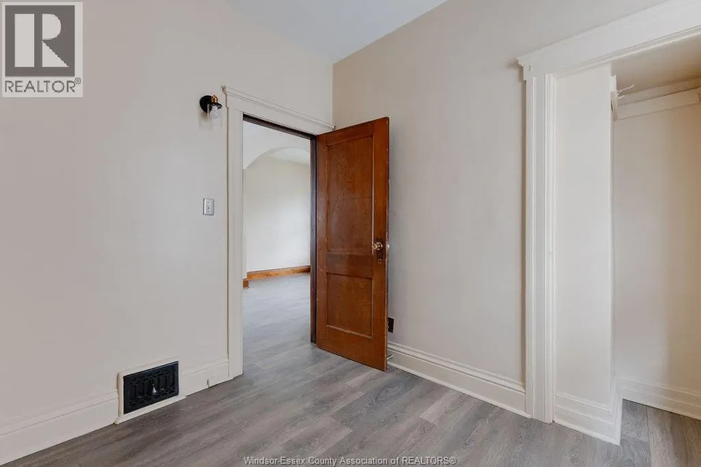 915 ELSMERE