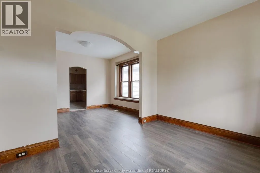 915 ELSMERE