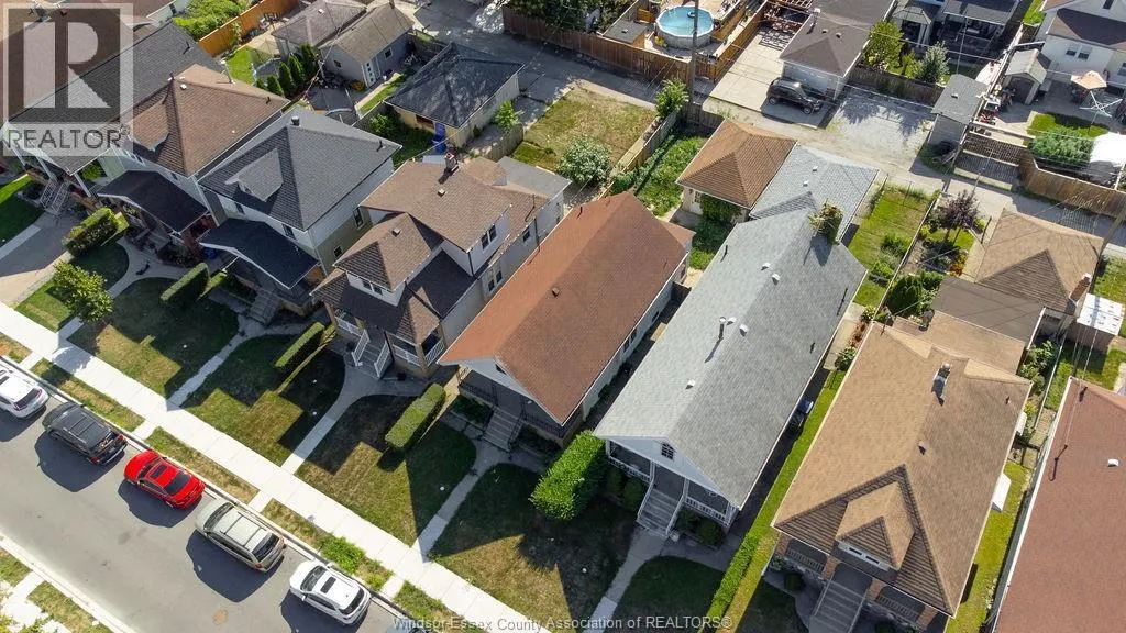 915 ELSMERE