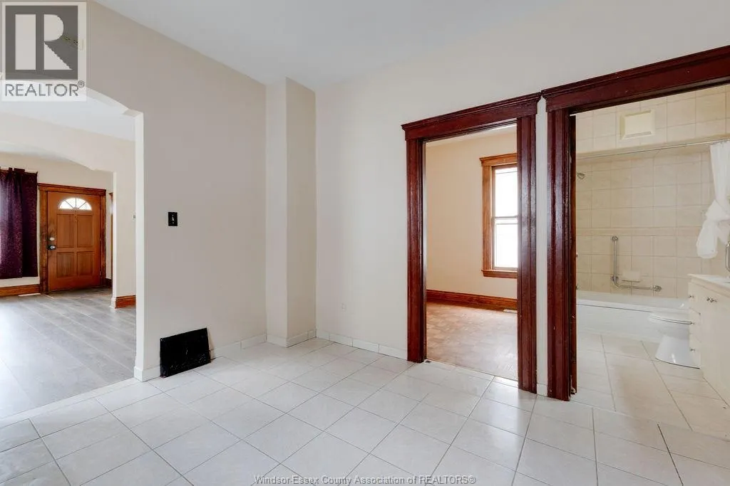 915 ELSMERE