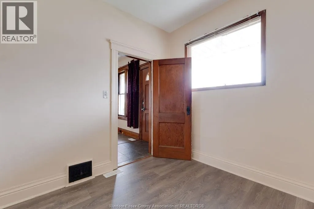 915 ELSMERE