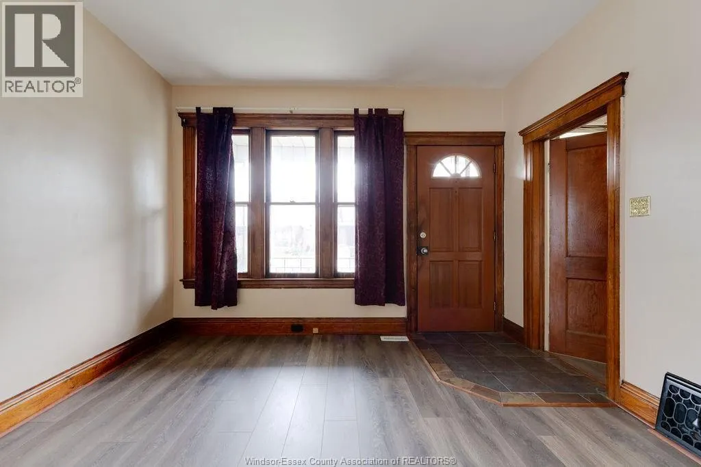 915 ELSMERE