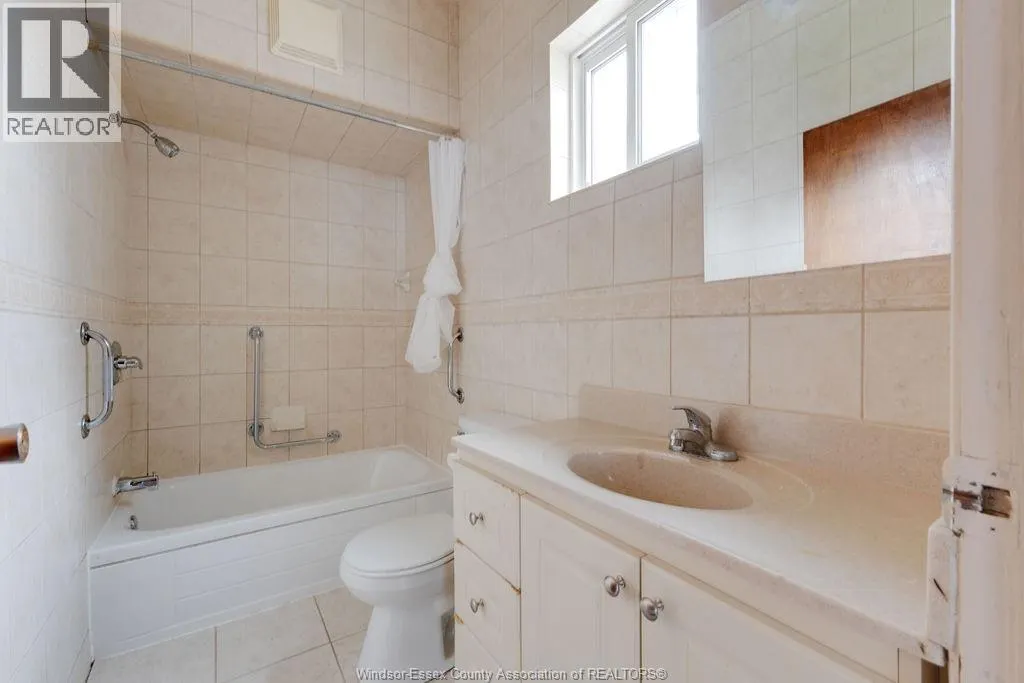 915 ELSMERE
