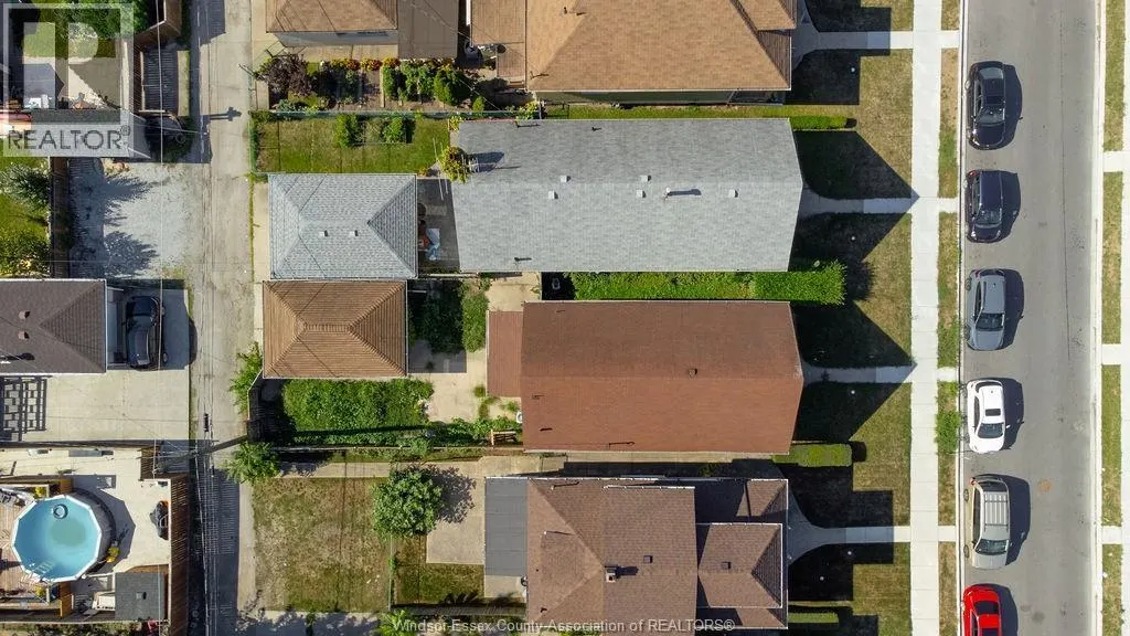 915 ELSMERE