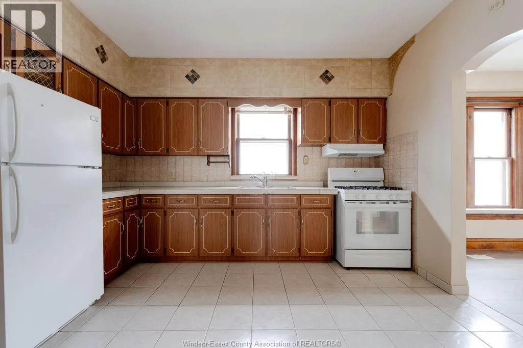 915 ELSMERE