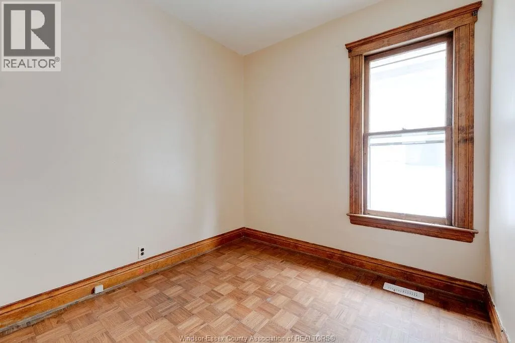 915 ELSMERE
