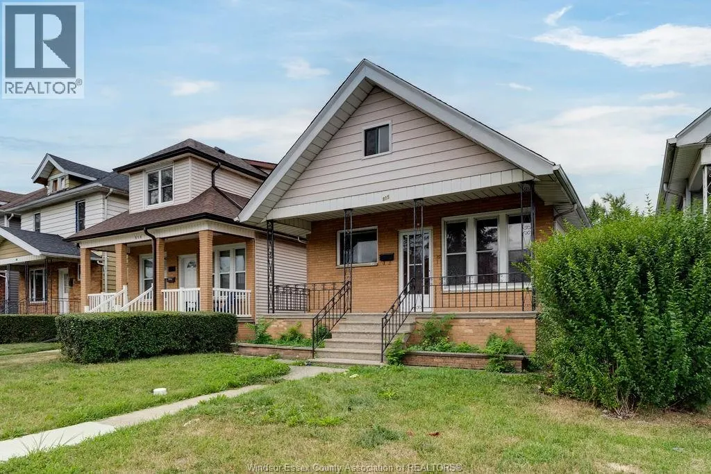915 ELSMERE