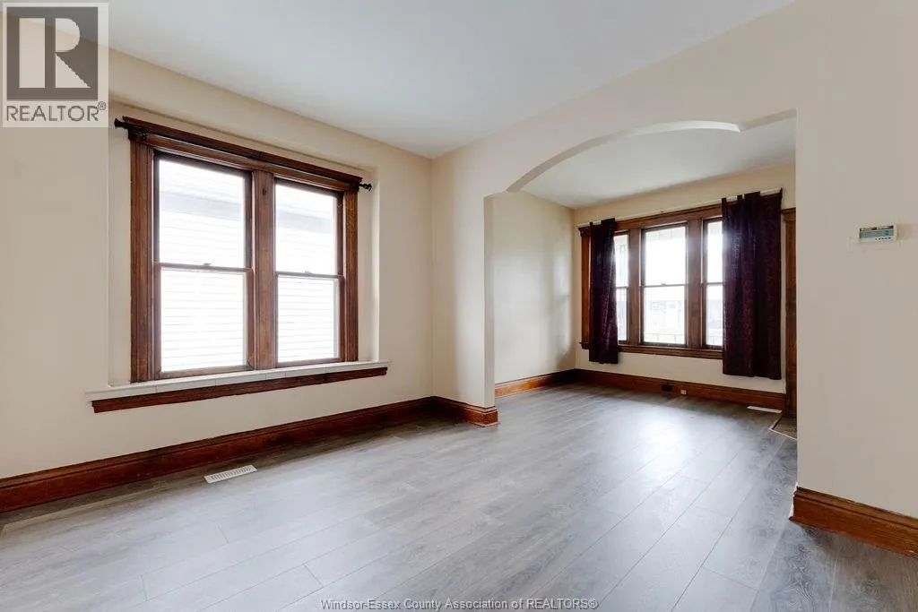 915 ELSMERE