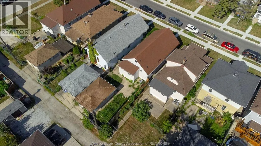 915 ELSMERE
