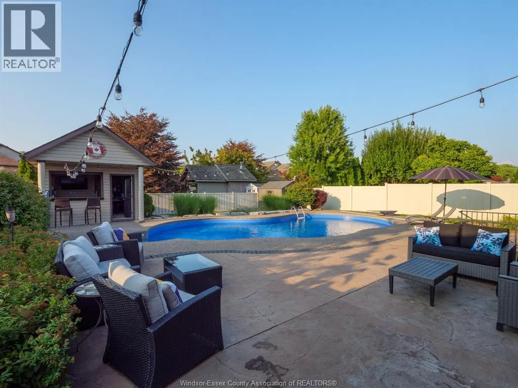 1368 EMMA STREET