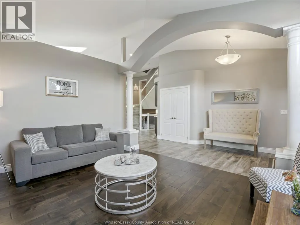 1368 EMMA STREET
