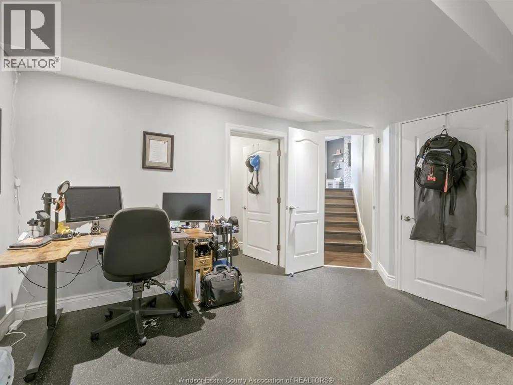 1368 EMMA STREET
