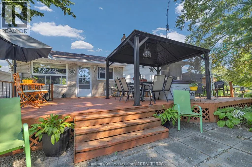 6 CENTENNIAL CRESCENT