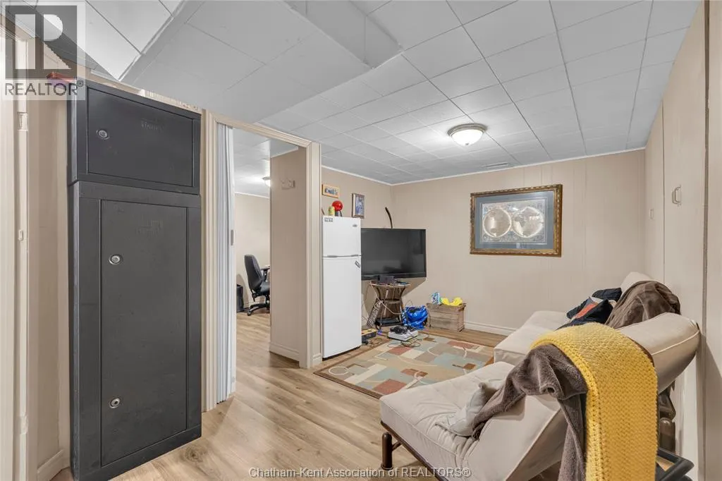 6 CENTENNIAL CRESCENT