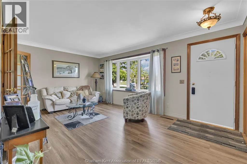 6 CENTENNIAL CRESCENT
