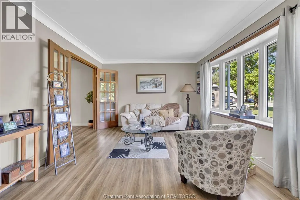 6 CENTENNIAL CRESCENT