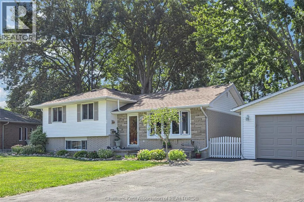 6 CENTENNIAL CRESCENT