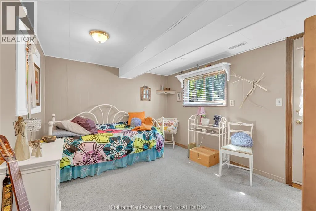 6 CENTENNIAL CRESCENT