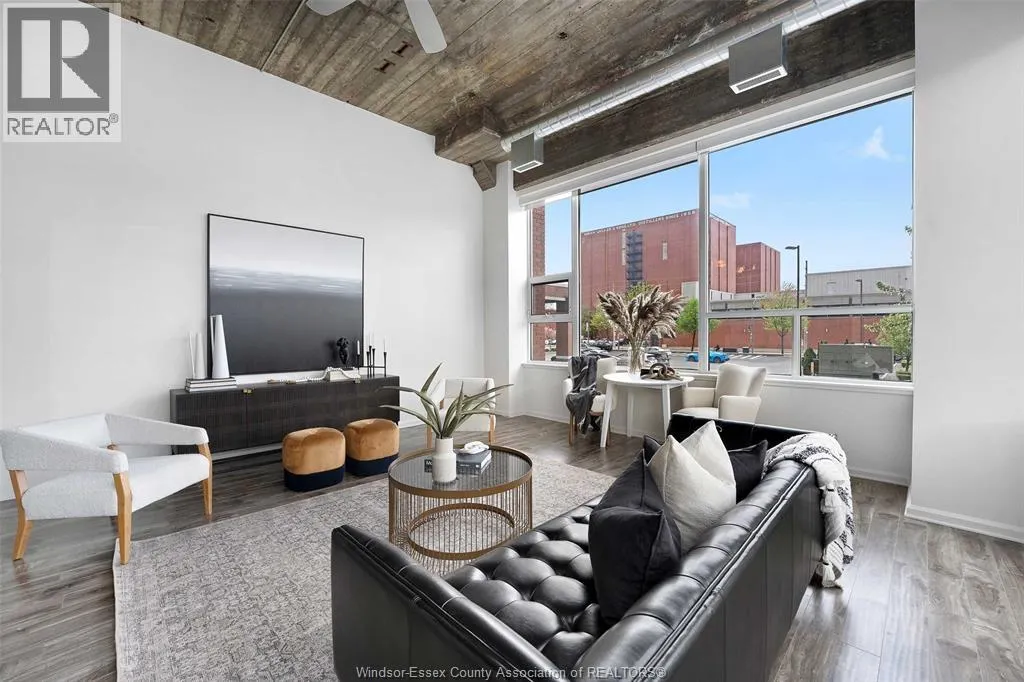 2175 WYANDOTTE STREET East Unit# 102