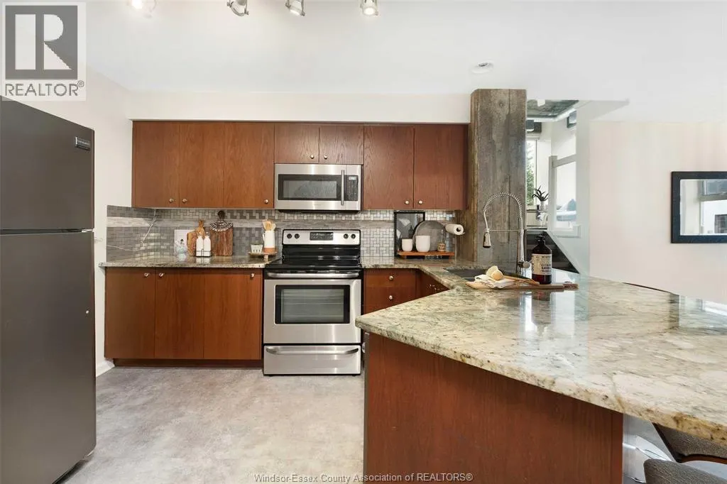 2175 WYANDOTTE STREET East Unit# 102