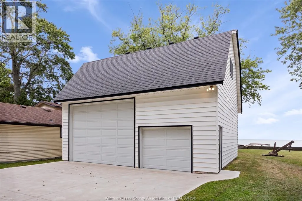 405 LAKEVIEW DRIVE