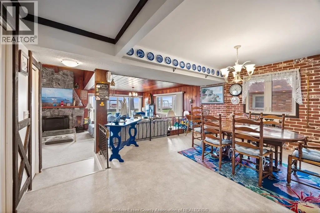 405 LAKEVIEW DRIVE