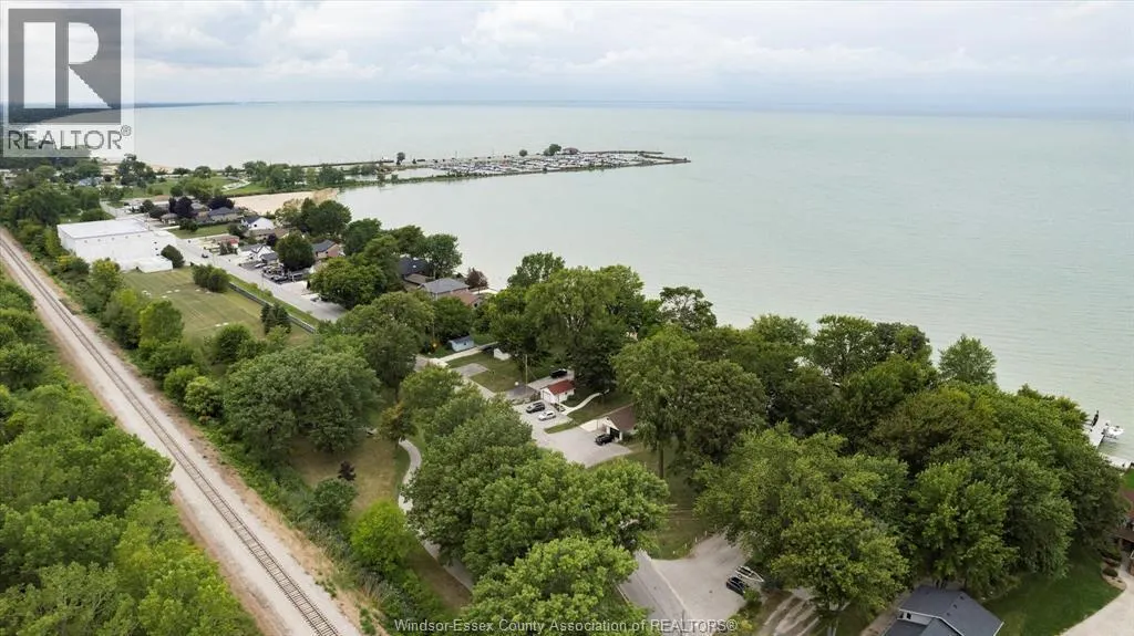 405 LAKEVIEW DRIVE