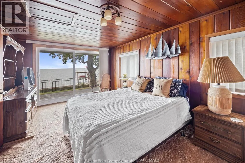 405 LAKEVIEW DRIVE