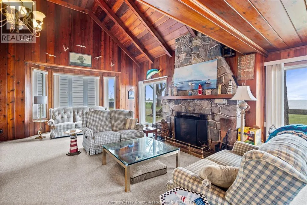 405 LAKEVIEW DRIVE