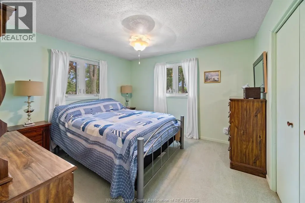 405 LAKEVIEW DRIVE