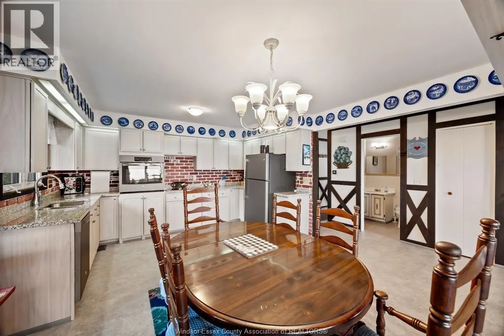 405 LAKEVIEW DRIVE