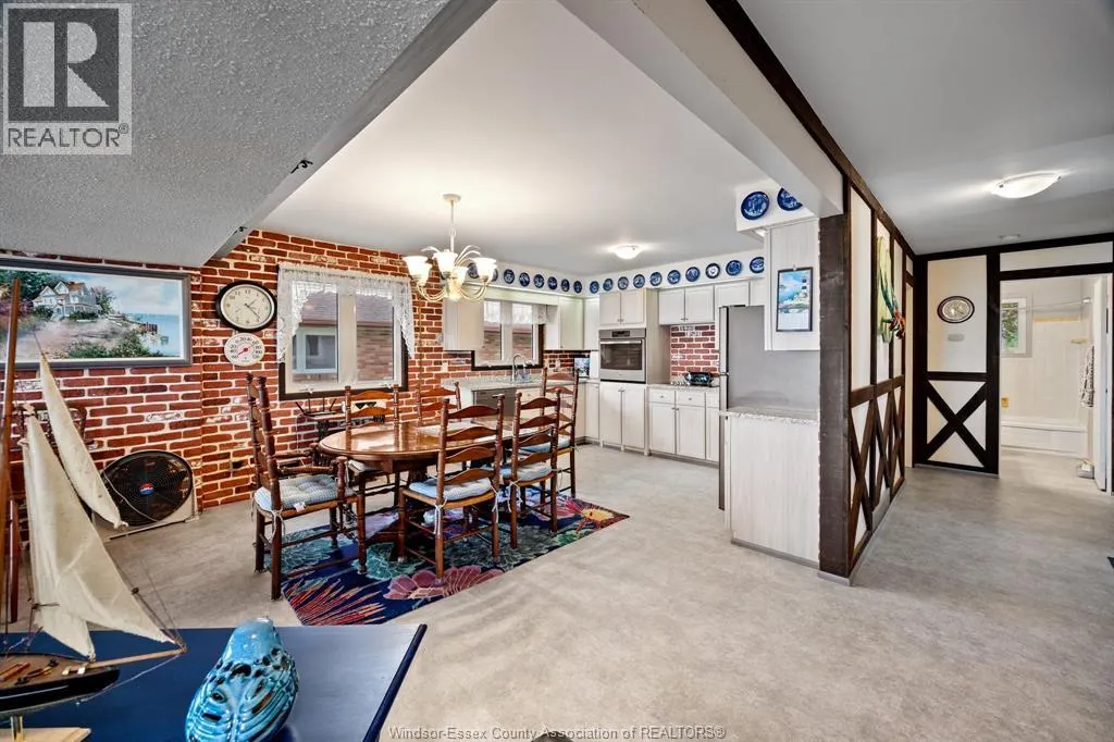 405 LAKEVIEW DRIVE